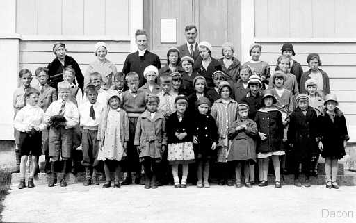 1931 Skolklass.jpg - Söndagsskola år 1931-Översta raden från vänster: Lärarinnan Greta Edman, Frideborg Lundström, Kyrkoherde Engelbert Byström, Ann-Mari Lindbäck, Gunilla Åhman, Kyrkvaktmästare Oskar Lindbäck, Tyra Vhitman, Kerstin Lindström, Anny Lundberg, Hildur Åhman och Marta Holmström.-Mellersta raden från vänster: Stig Sjöberg, Ernst Rutström, Per-.Arne Wikström, ? , Börje Hjämdahl, Martin Åhman, Mary Holm, Tore Ökvist, Barbro Ökvist, Ruth Lindbäck, ? , Gunvor Hjämdahl, Gunborg Wikström, Karin Lindström. Ingrid Hedström och Ruth Forsberg.-Första raden från vänster: Erik Byström, Lars Byström, Gunnar Lindbäck, Edit Hägg, Hildur Hjämdahl, Kerstin Lövgren, Ingrid Jonsson, Ester Vhitman, Birgit Hjämdahl, Elsa Rutström, Ann-Mari Hjämdahl och ?? .